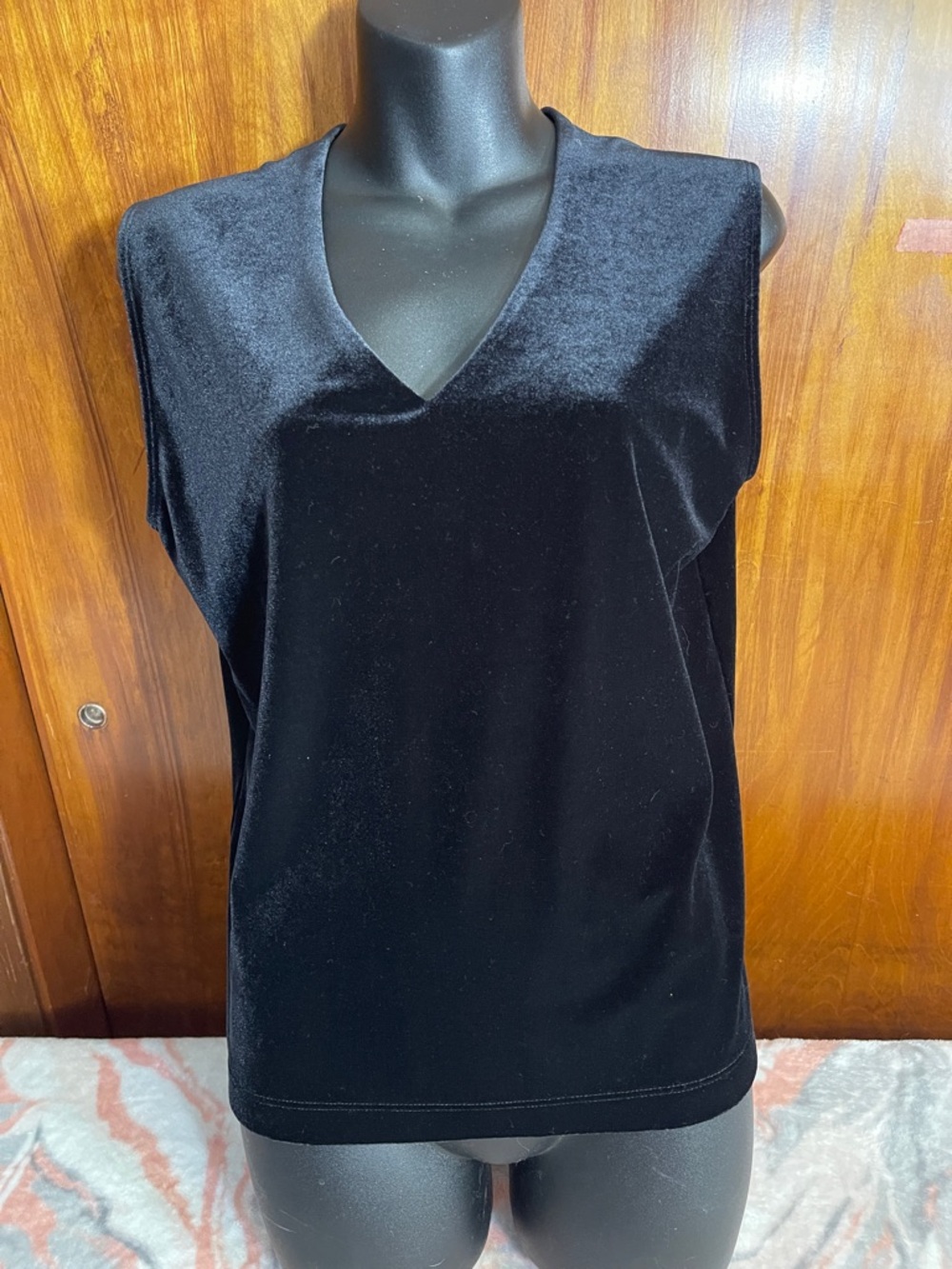 Chico's Black Velvet V-Neck Tank Top Sleeveless Blouse Size 2 US L 12